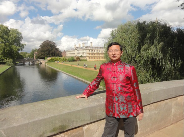 巨天中在世界顶尖学府剑桥大学传播中国文化大受欢迎